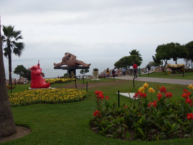 Plaza de los Enamorados - Lima