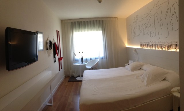 Pol & Grace Hotel em Barcelona. Um hotel longe do agito da região turística, mas engraçadinho e aconchegante.